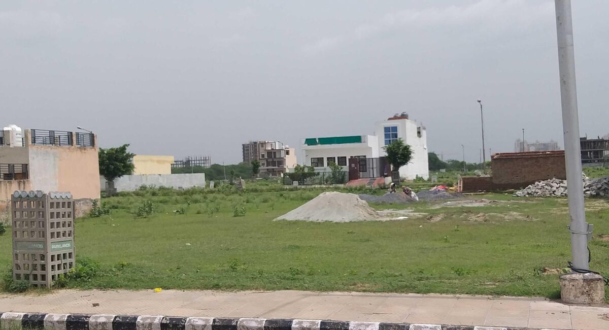 Property in Sector 81 Faridabad Nehar Par