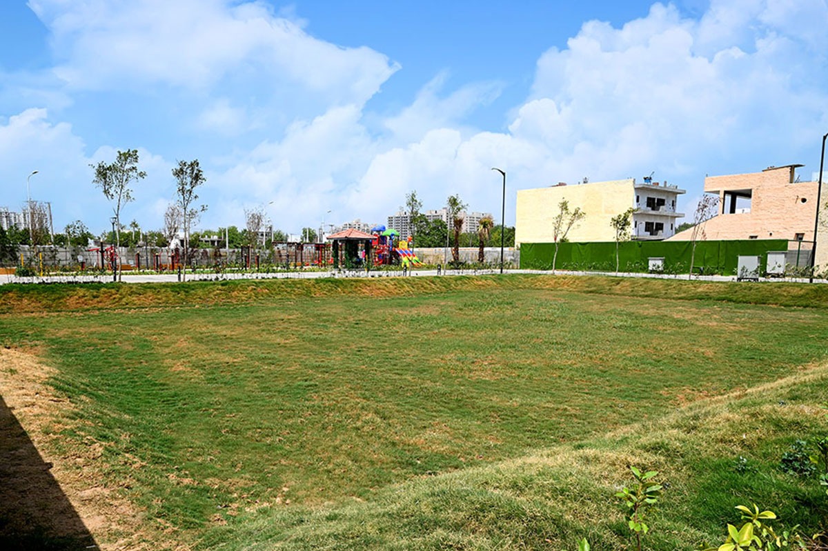 BPTP District 5 Block B 118 Sq. Yards Plot for Sale